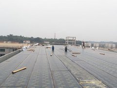 自粘防水膜的PE膜和PET膜可能存在揭膜困难的问题