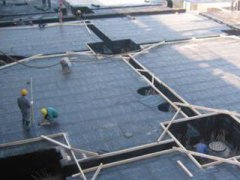 js防水涂料由柔性高分子液体材料和刚性无机粉末材料组成