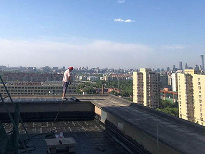 厂房屋面防水补漏施工工艺，采用两次收边连接处理！